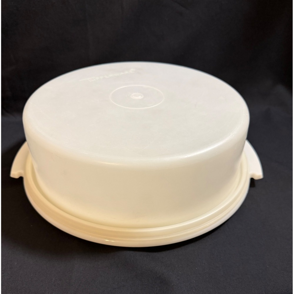 Vintage 70s Tupperware Cake Pie Taker Carrier White Round Domed Lid 719-4 720-4